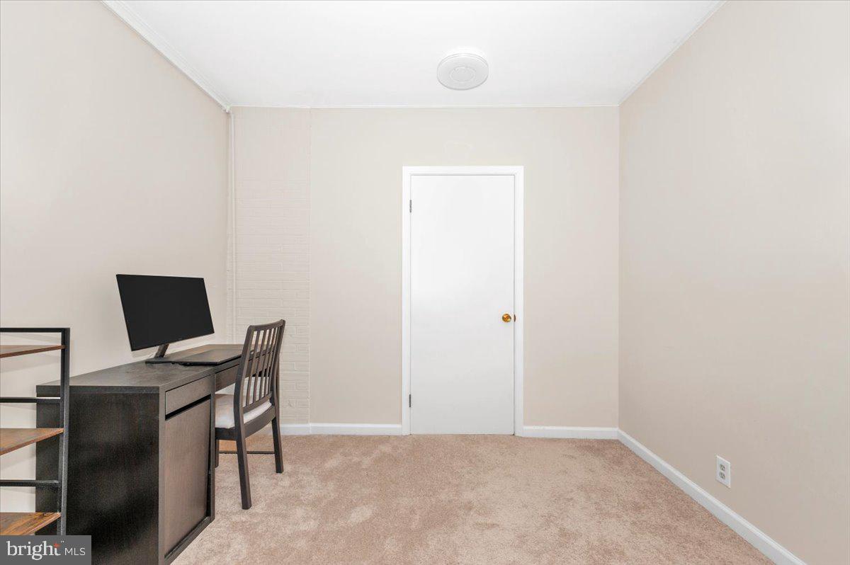 17116 Chiswell Road Poolesville, MD 20837 - Photo 31 of 84 Separate Office or sitting room opff the 5th BR