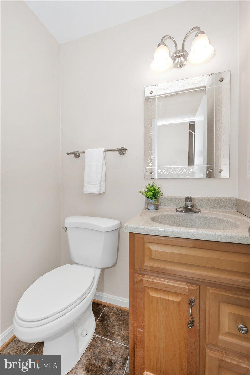 17116 Chiswell Road Poolesville, MD 20837 - Photo 34 of 84 Main Level Powder Room