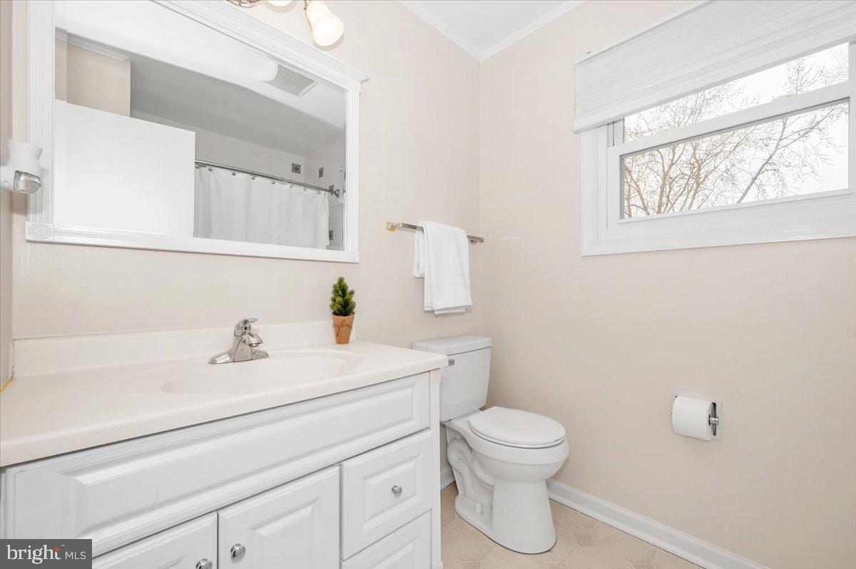 17116 Chiswell Road Poolesville, MD 20837 - Photo 51 of 84 Upgraded Hall FULL Bath