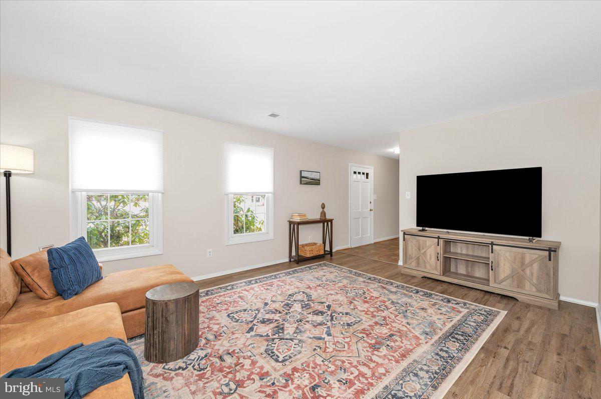 17116 Chiswell Road Poolesville, MD 20837 - Photo 9 of 84