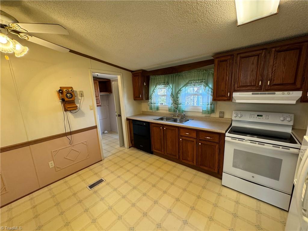 1351 Luffman Road Ronda, NC 28670 - Photo 12 of 32 Gallery Image 12