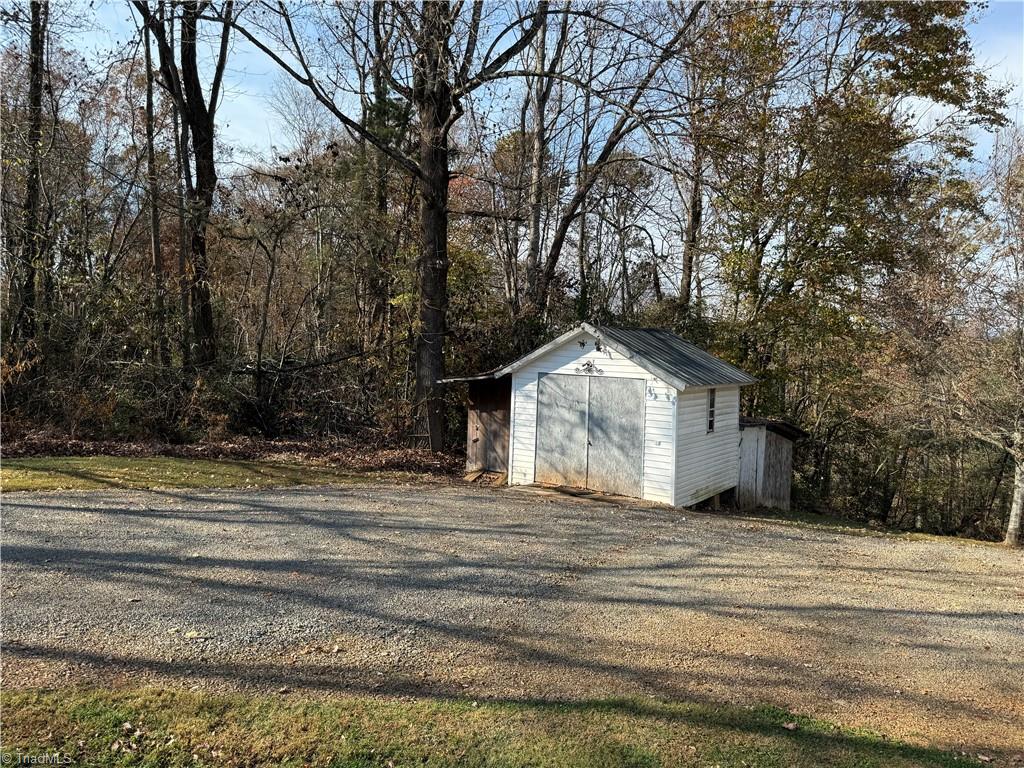 1351 Luffman Road Ronda, NC 28670 - Photo 5 of 32 Gallery Image 5
