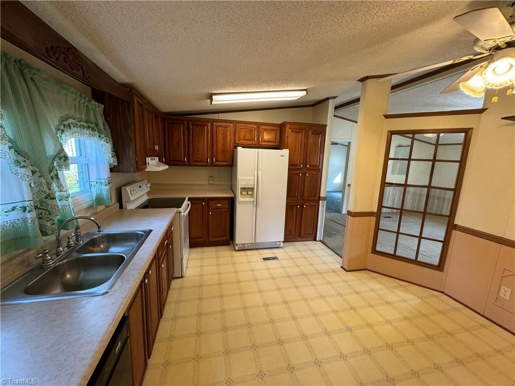 1351 Luffman Road Ronda, NC 28670 - Photo 10 of 32 Gallery Image 10