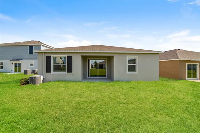 a view of a house with a backyard