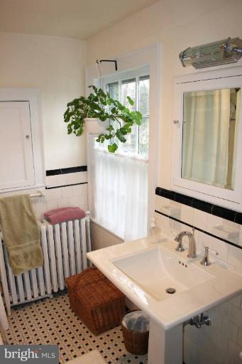 24 Overhill Road Catonsville, MD 21228 - Photo 10 of 23 Bath #1