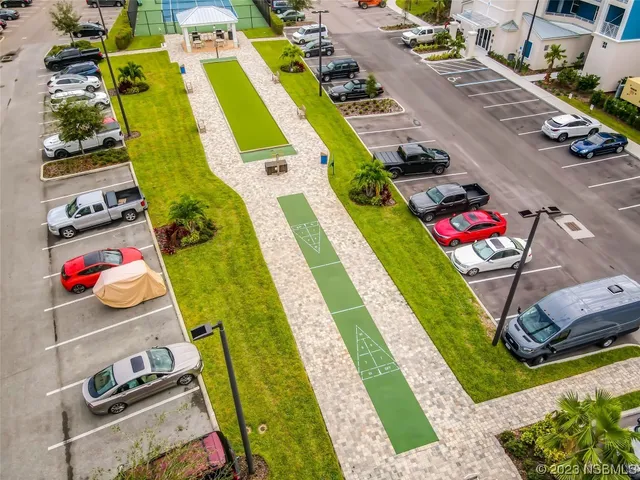 an aerial view of a tennis ground