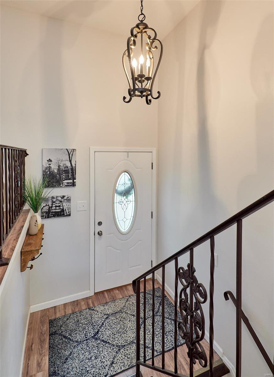 433 Fairview Court Ballwin, MO 63021 - Photo 3 of 32 Gallery Image 3
