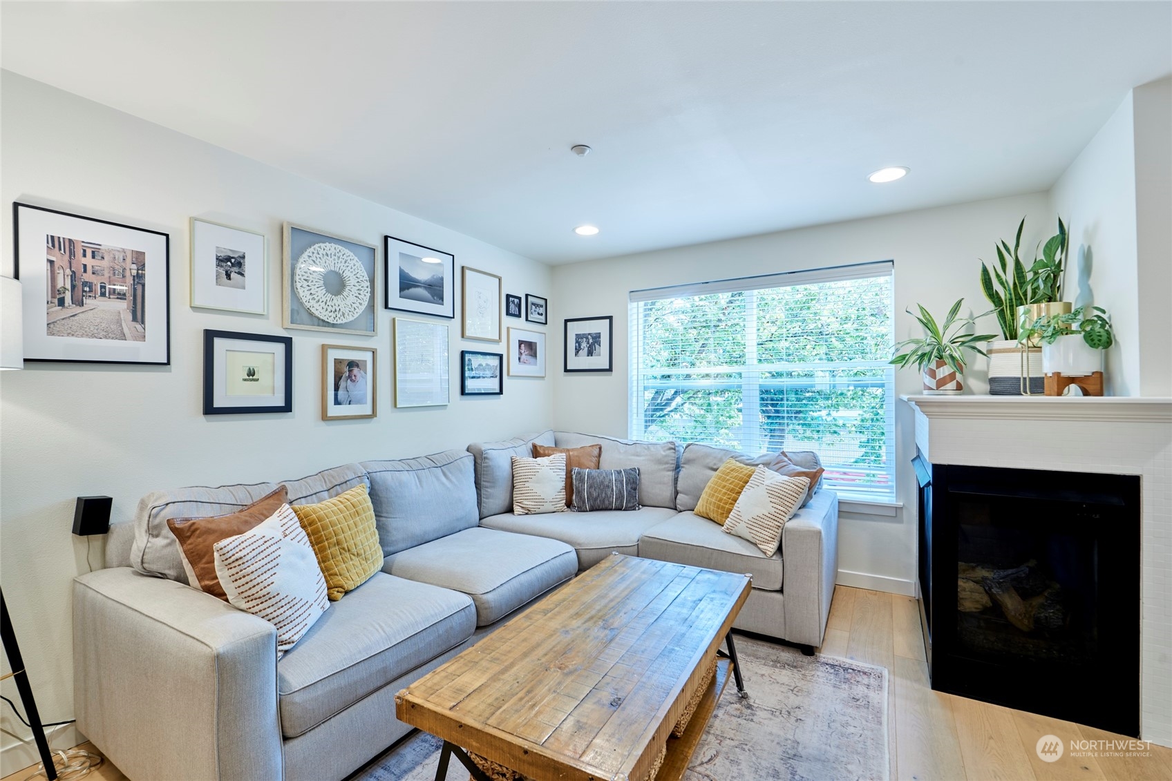 438 Northeast Maple Leaf Place, Unit B Seattle, WA 98115 - Photo 12 of 35