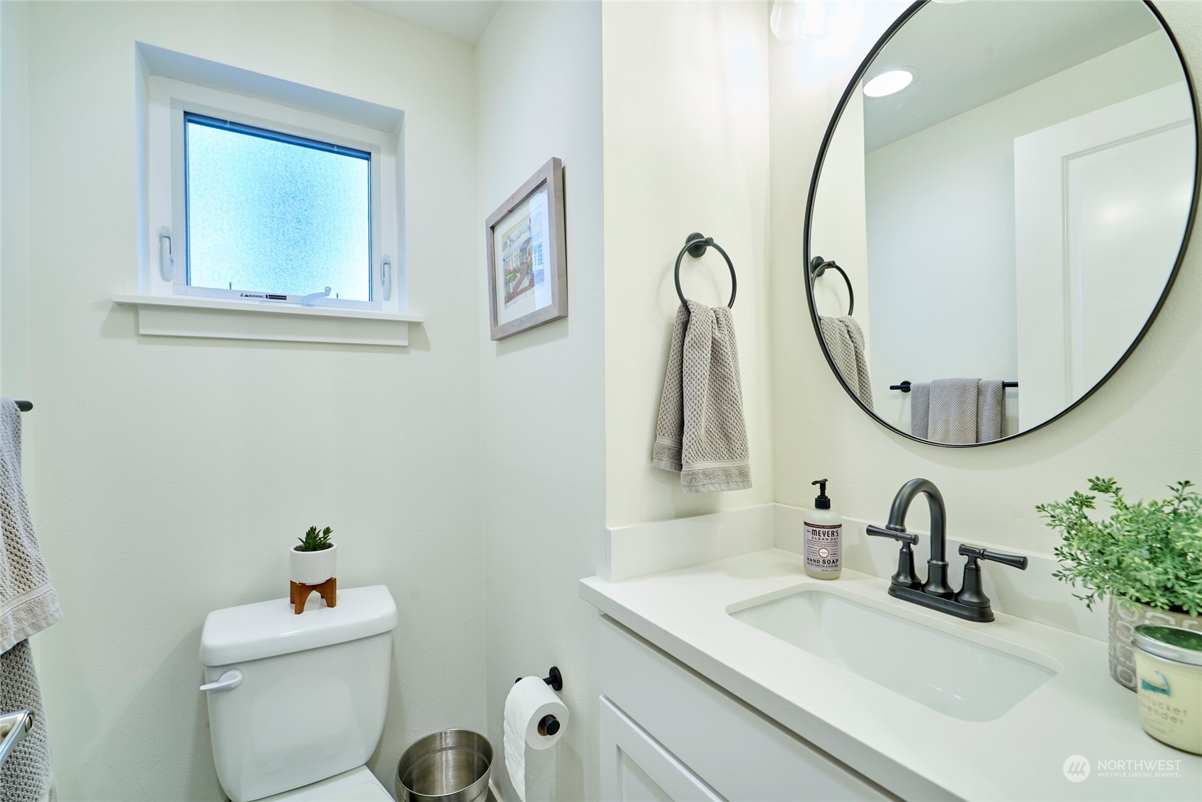 438 Northeast Maple Leaf Place, Unit B Seattle, WA 98115 - Photo 14 of 35