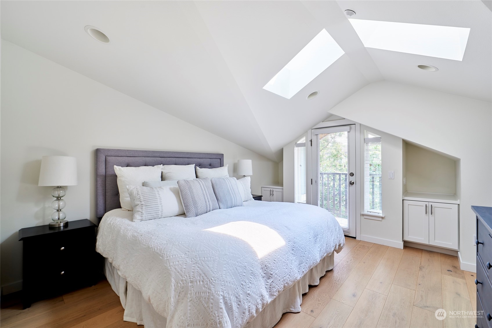 438 Northeast Maple Leaf Place, Unit B Seattle, WA 98115 - Photo 18 of 35