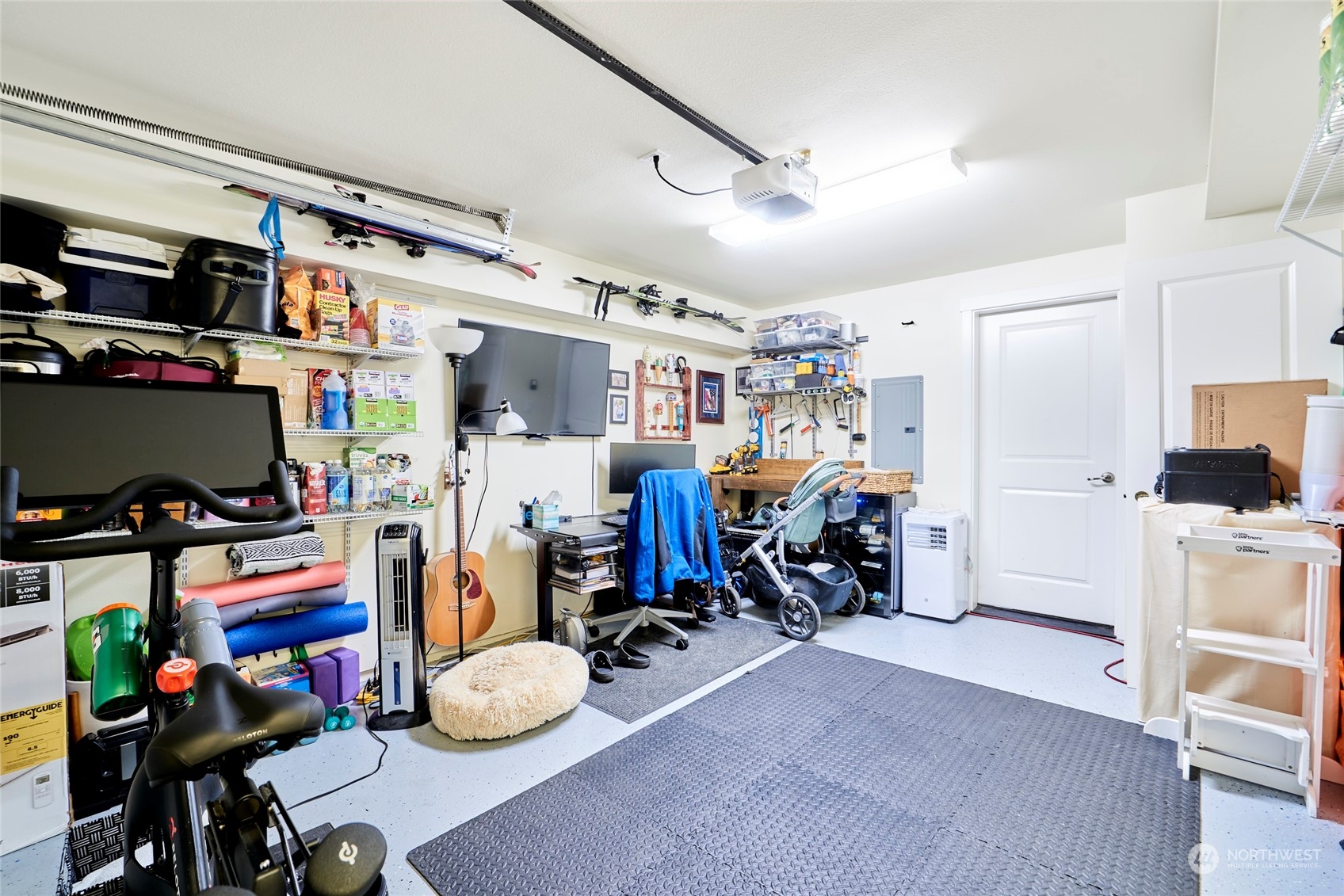 438 Northeast Maple Leaf Place, Unit B Seattle, WA 98115 - Photo 22 of 35