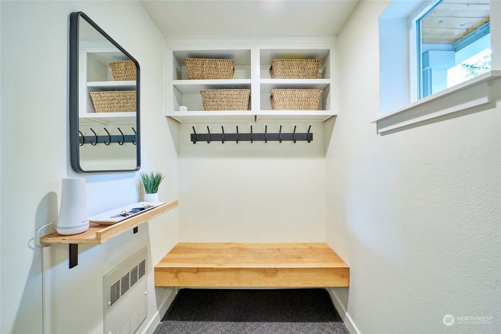 438 Northeast Maple Leaf Place, Unit B Seattle, WA 98115 - Photo 4 of 35