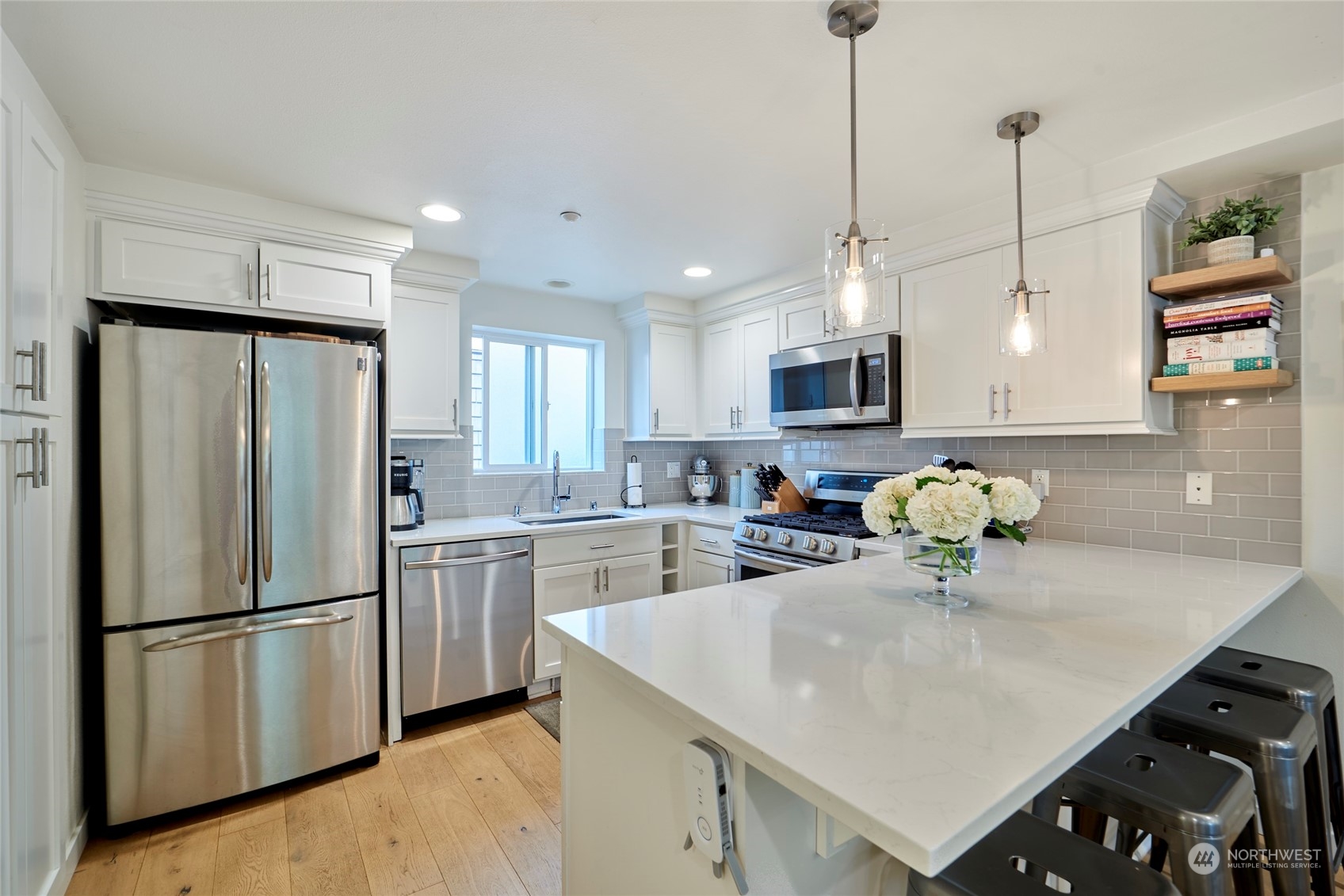 438 Northeast Maple Leaf Place, Unit B Seattle, WA 98115 - Photo 6 of 35