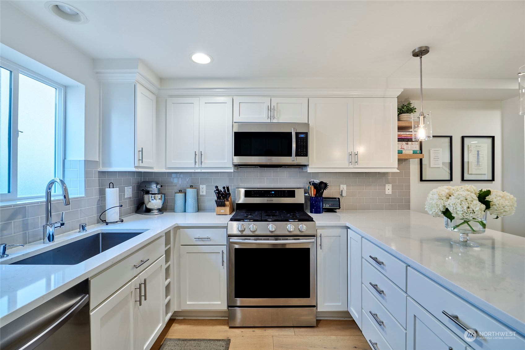 438 Northeast Maple Leaf Place, Unit B Seattle, WA 98115 - Photo 7 of 35