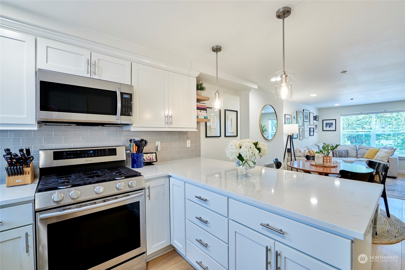 438 Northeast Maple Leaf Place, Unit B Seattle, WA 98115 - Photo 8 of 35