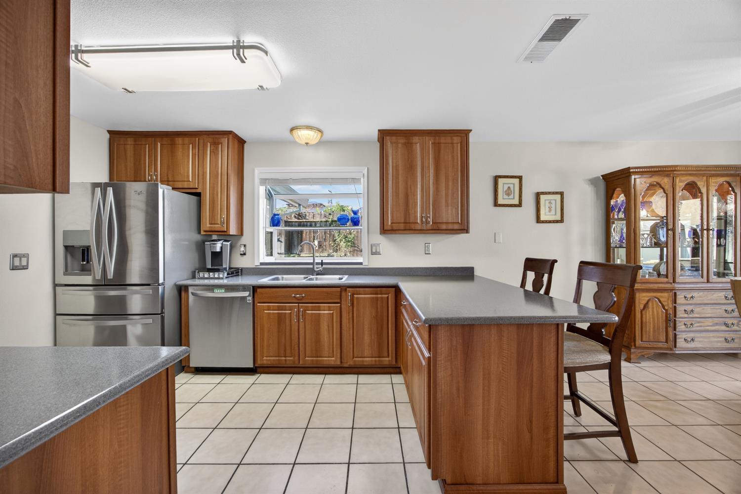 211 Berry Oak Court Rio Linda, CA 95673 - Photo 13 of 58