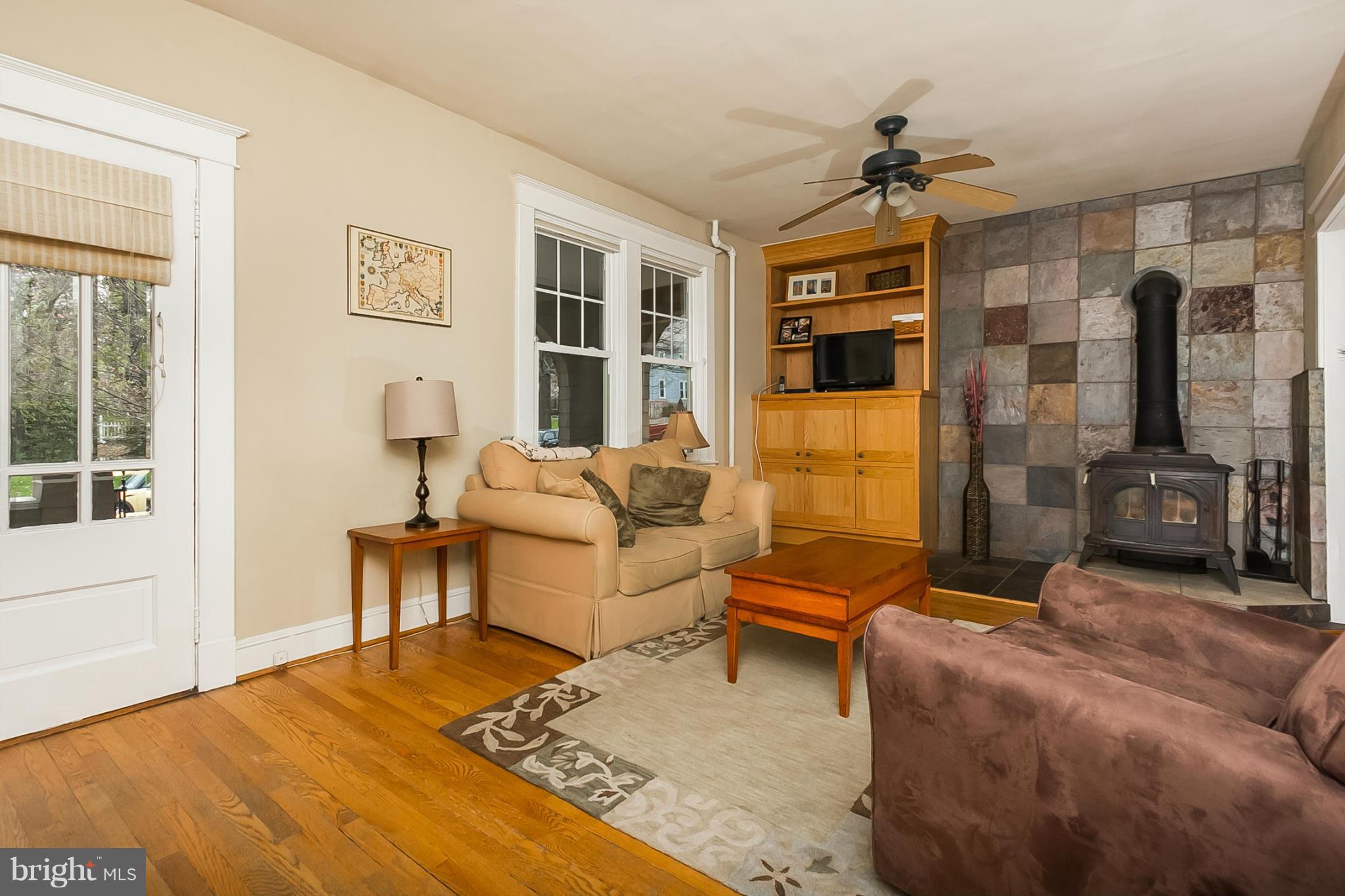 608 Cedarcroft Road Baltimore, MD 21212 - Photo 5 of 30 Living Room