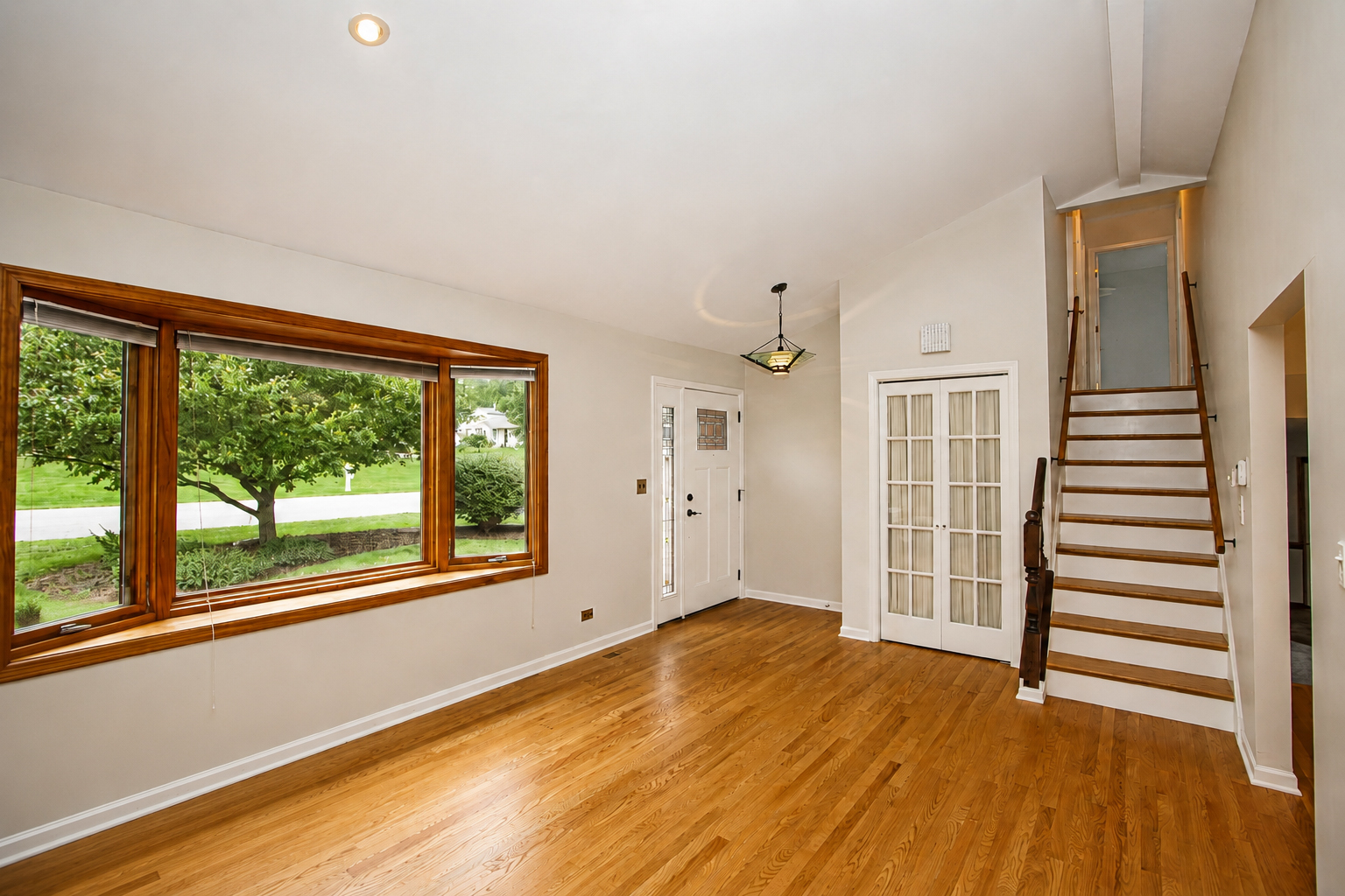 220 Fairway Road Lake Zurich, IL 60047 - Photo 10 of 44 Gallery Image 10