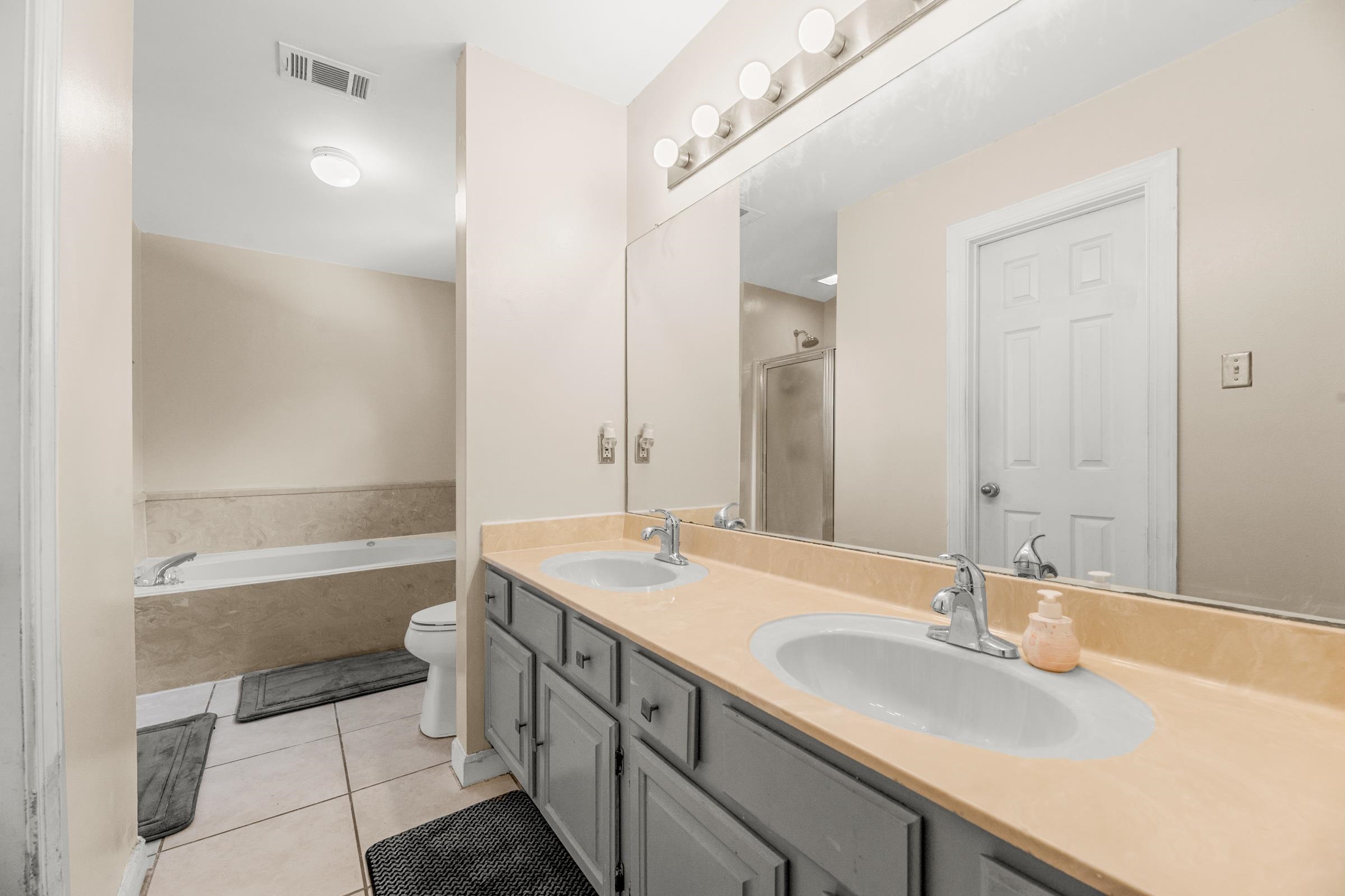 181 Ridgewood Drive Daphne, AL 36526 - Photo 16 of 22 Master Bathroom