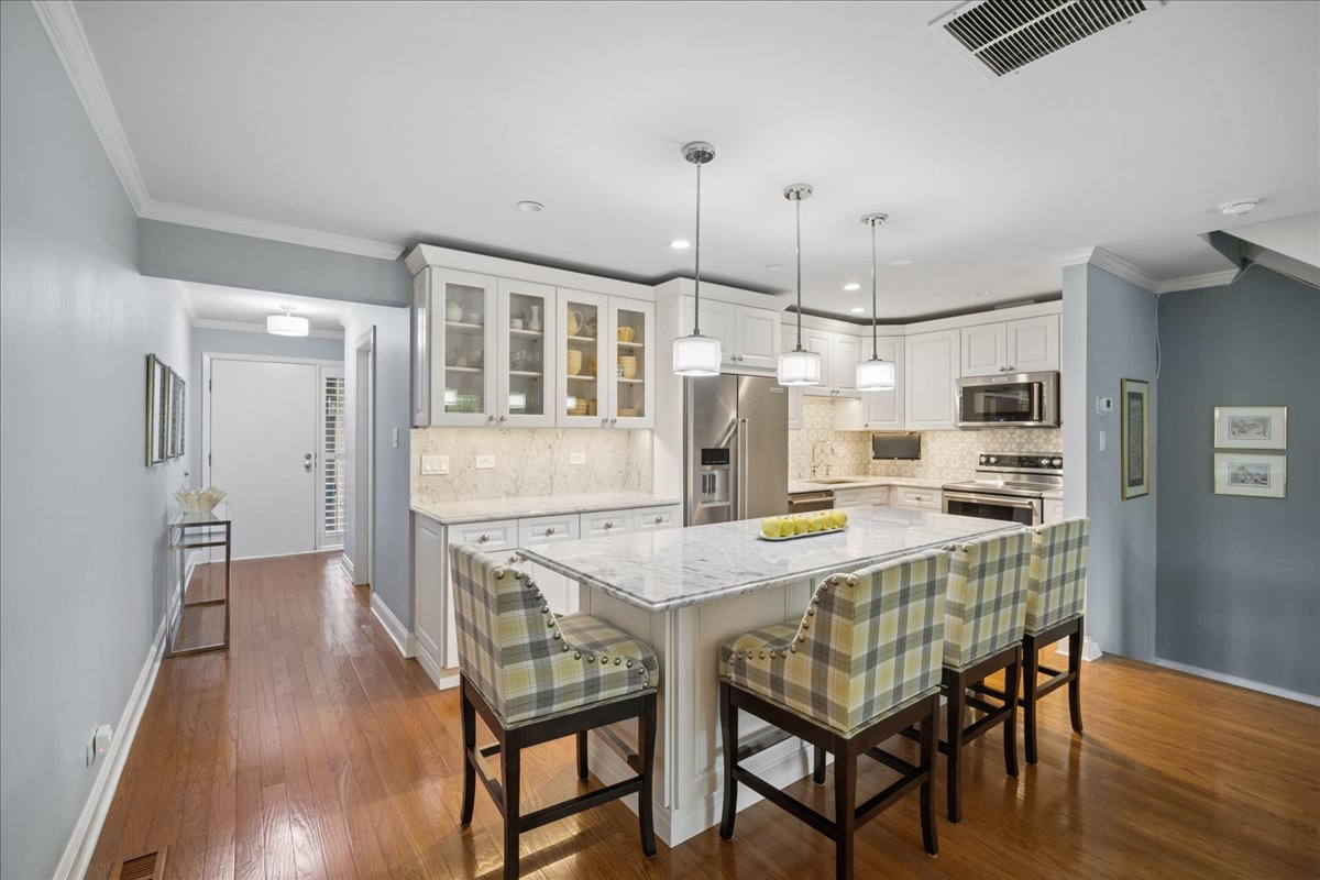 1617 Winnetka Road, Unit 1617 Glenview, IL 60025 - Photo 8 of 25