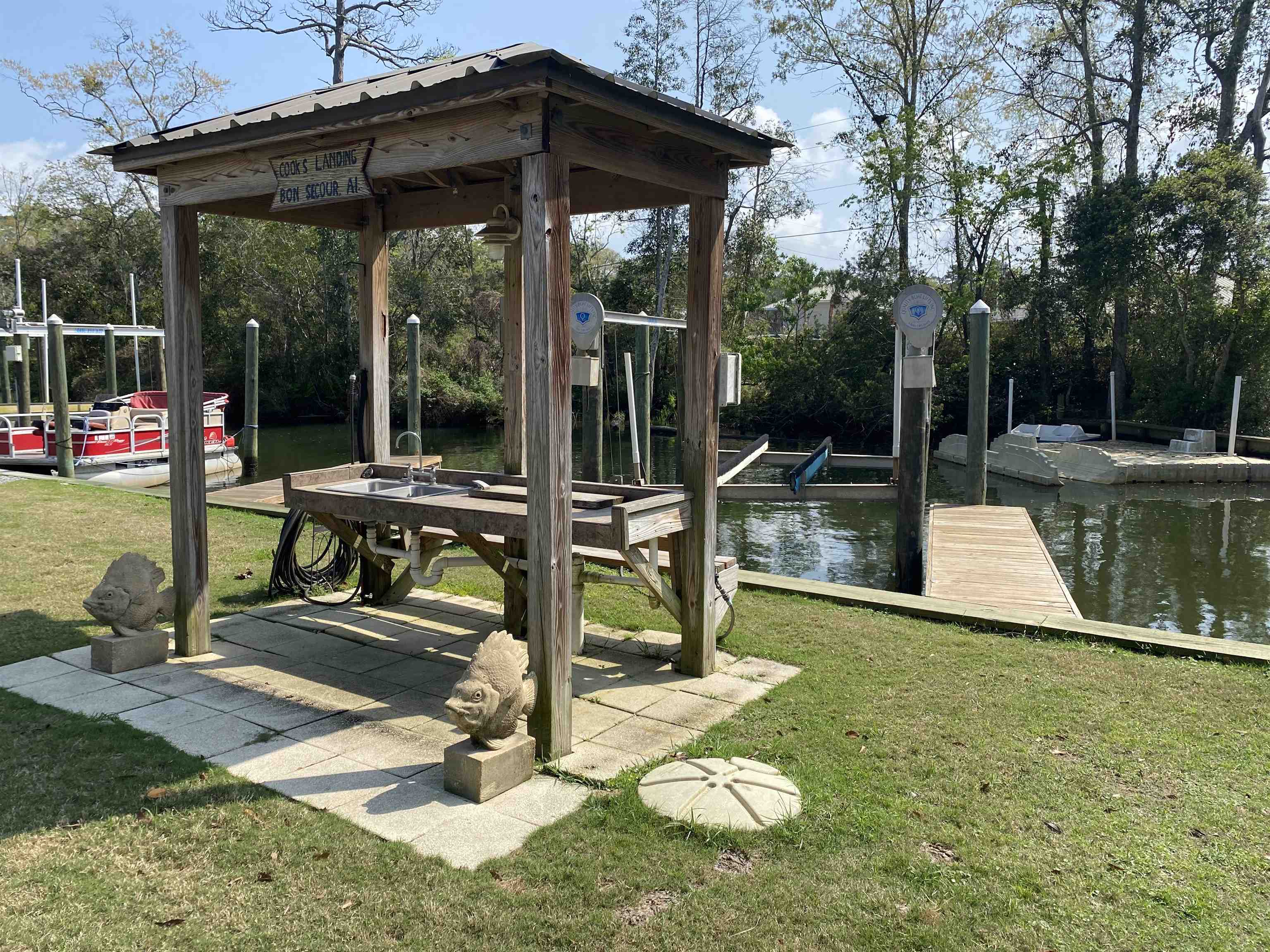 7561 Wenzel Road, Unit A9 Foley, AL 36535 - Photo 22 of 37 Fish cleaning Station