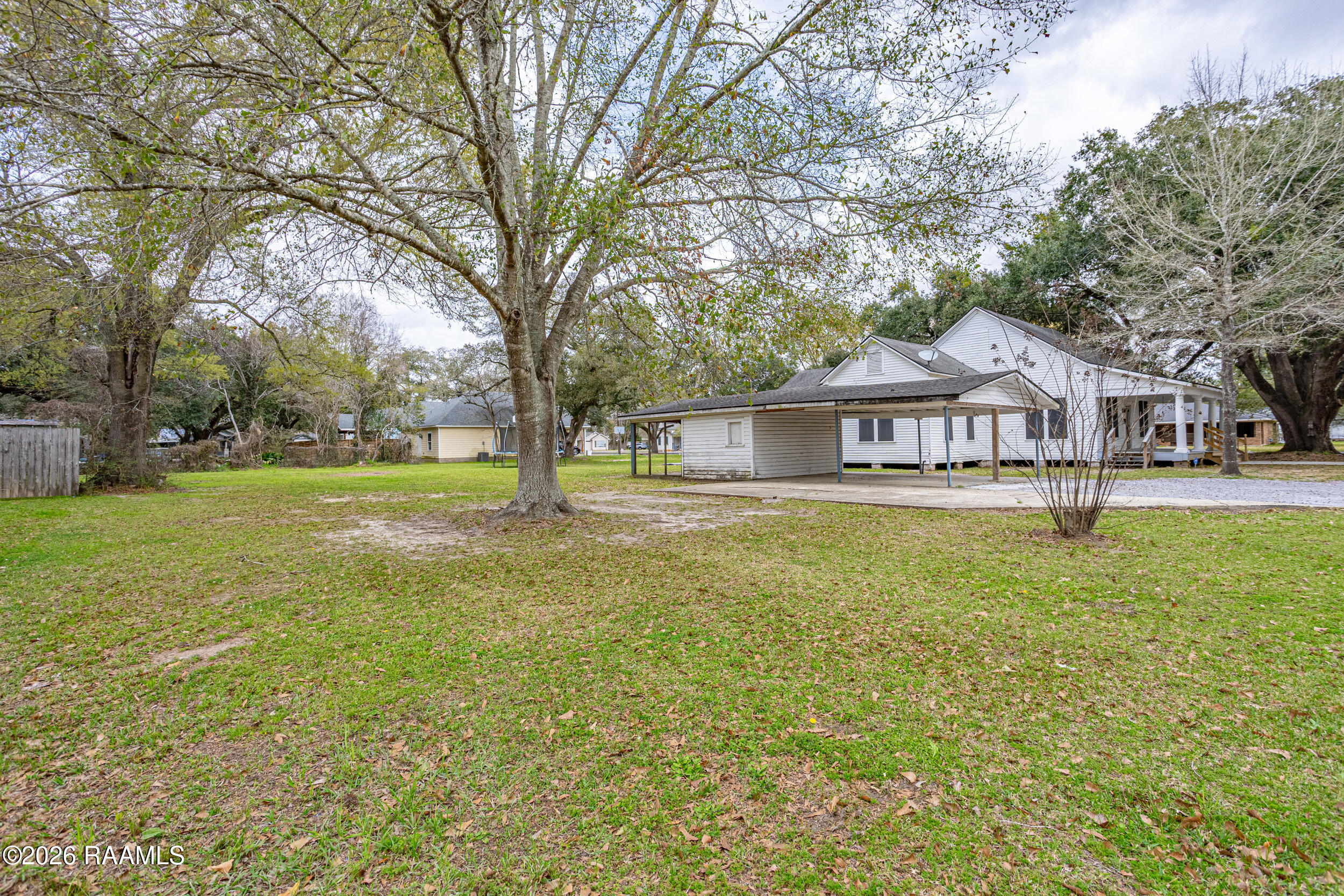 427 East 10th Street Crowley, LA 70526 - Photo 4 of 24 427 e 10th-28