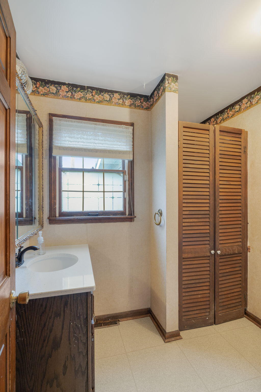 218 West 38th Court Griffith, IN 46319 - Photo 9 of 23 a bathroom with a sink and a mirror