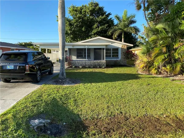 $2,550 | 663 100th Avenue North, Naples, FL 34108
