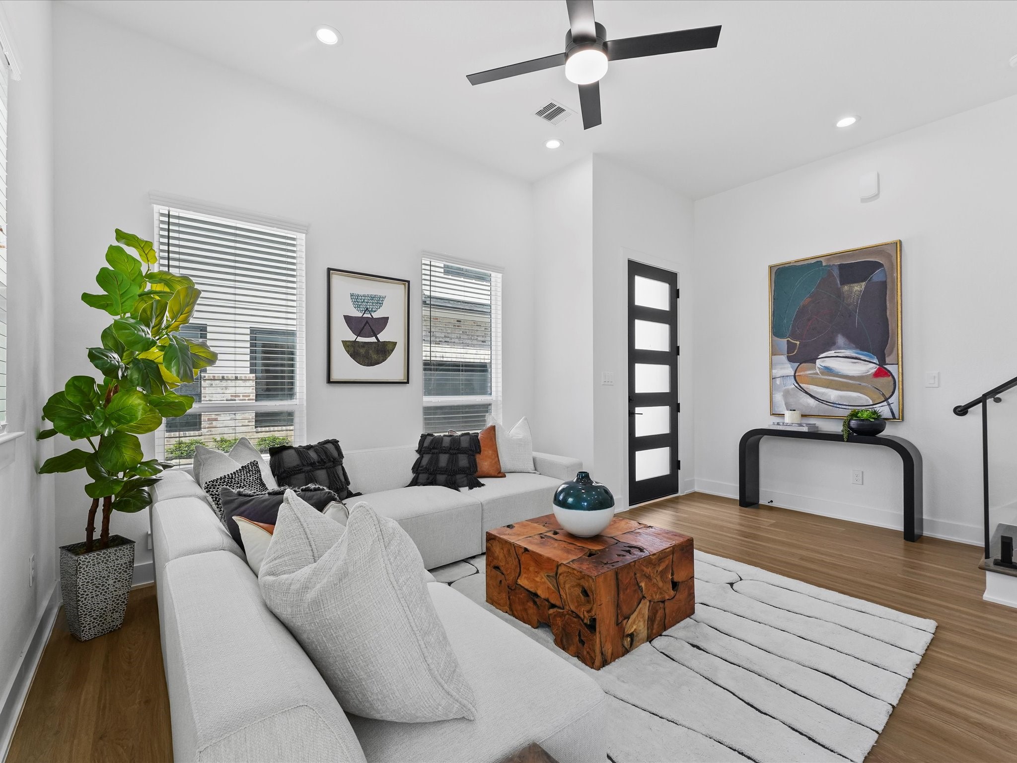 2598 West Tidwell Road Houston, TX 77091 - Photo 7 of 28