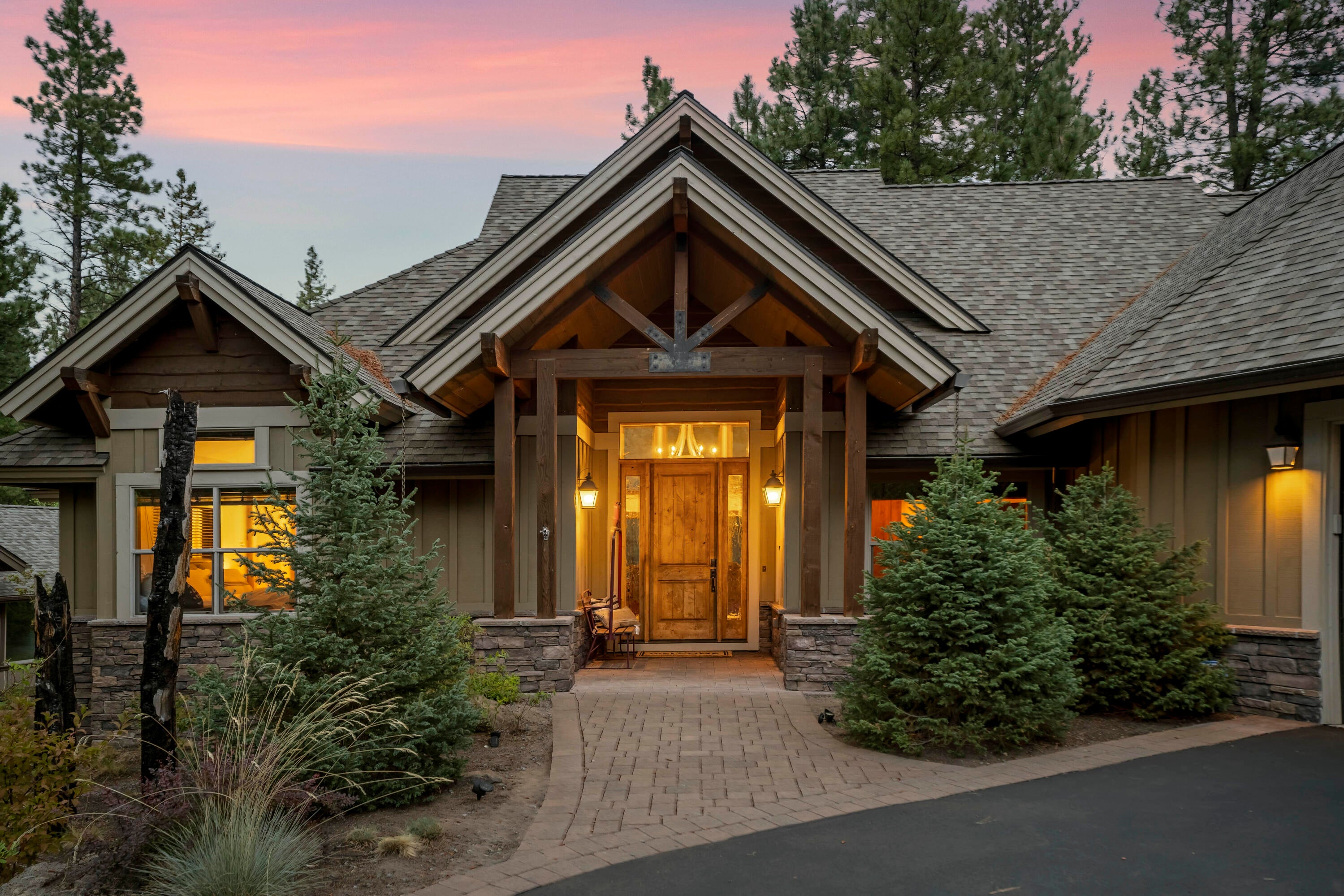 56236 Sable Rock Loop Bend, OR 97707 - Photo 2 of 38 03-Twilights