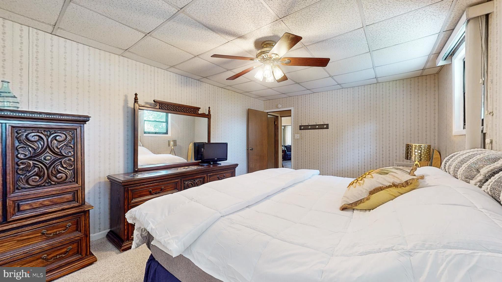 221 Tuscany Road Aston, PA 19014 - Photo 13 of 29 Another view of second enlarged bedroom