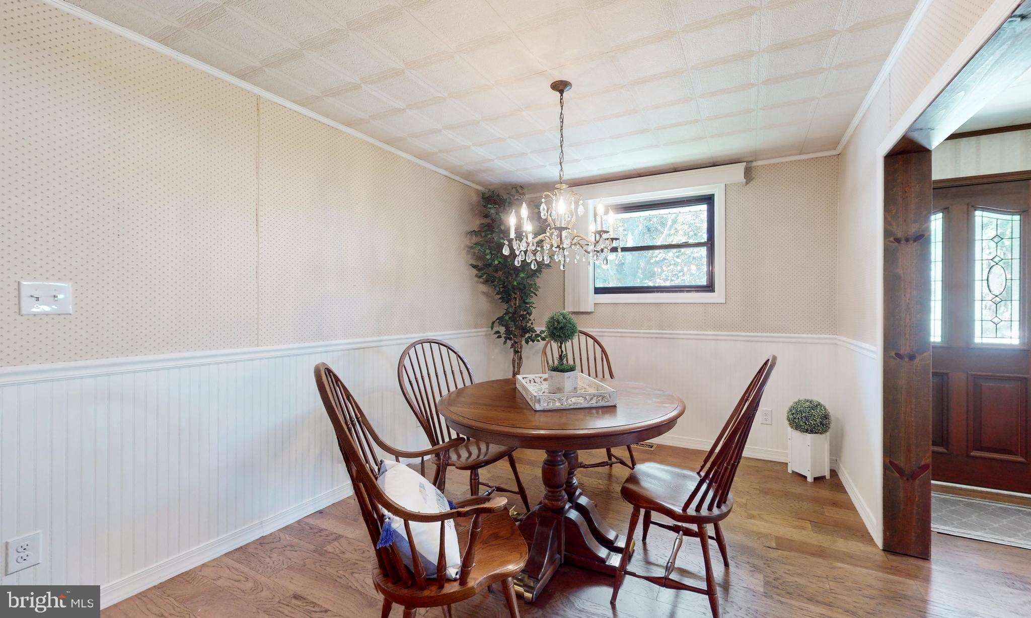 221 Tuscany Road Aston, PA 19014 - Photo 5 of 29 Dining Room off of Living Room