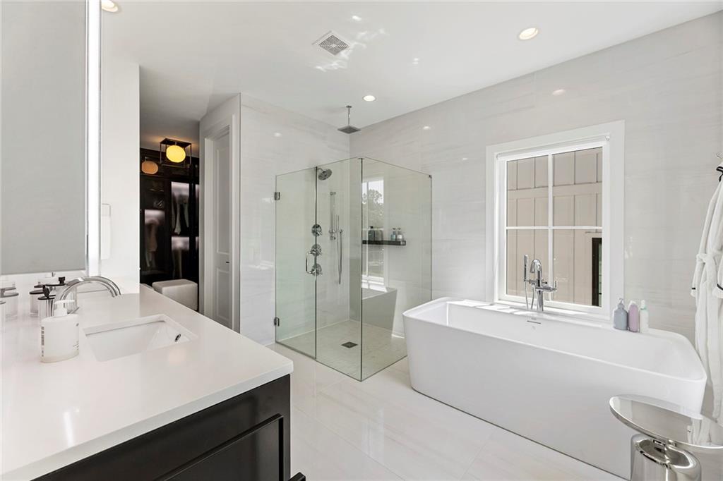 6715 Halcyon Way Alpharetta, GA 30005 - Photo 29 of 60 a bathroom with a tub sink and mirror