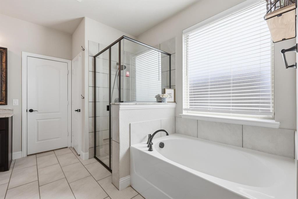 3120 Jessup Circle Blue Ridge, TX 75424 - Photo 21 of 35 a bathroom with a bathtub and a shower