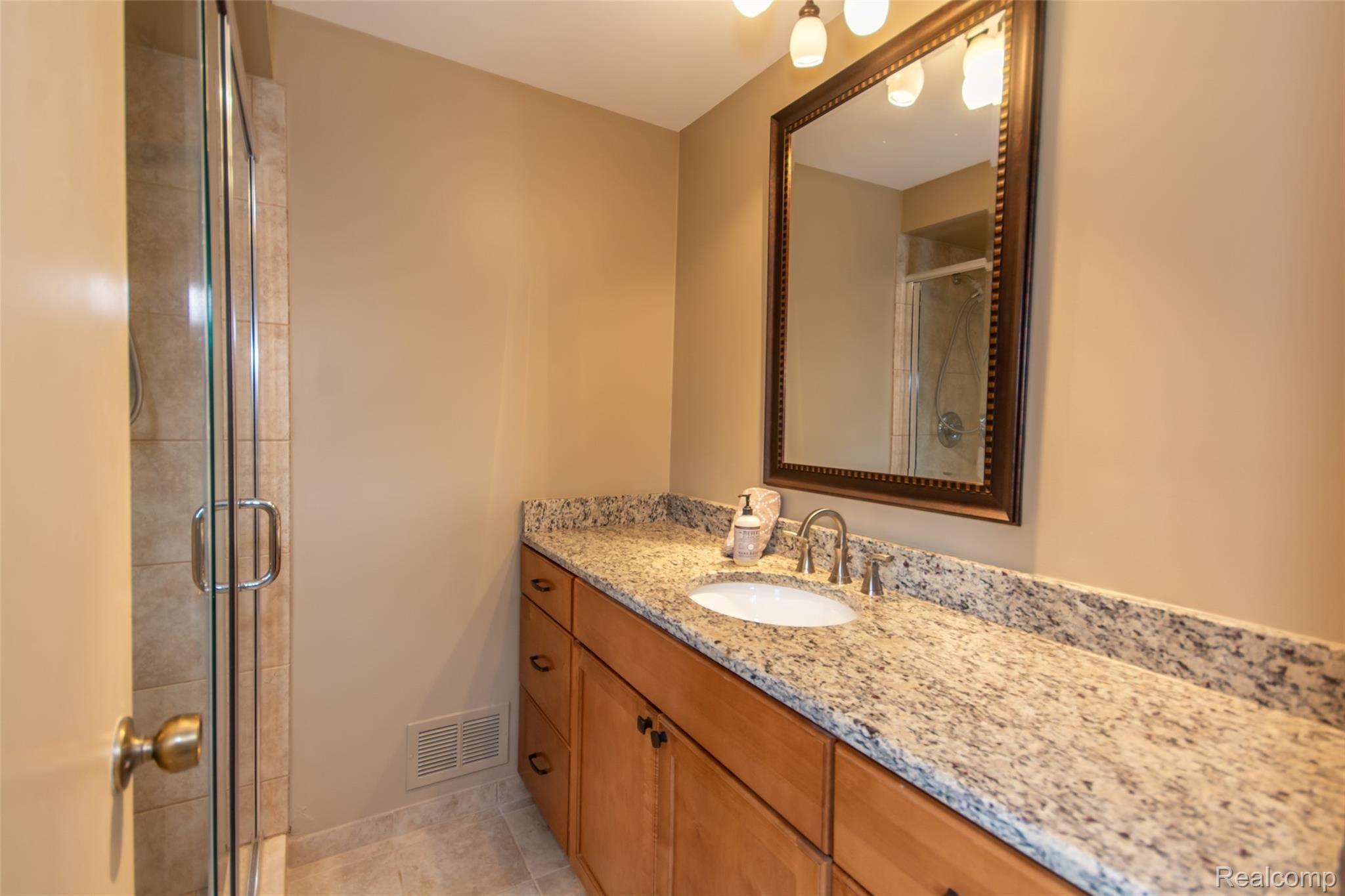 1460 Deerhurst Lane Rochester, MI 48307 - Photo 18 of 30 DSC_6579enf.jpg