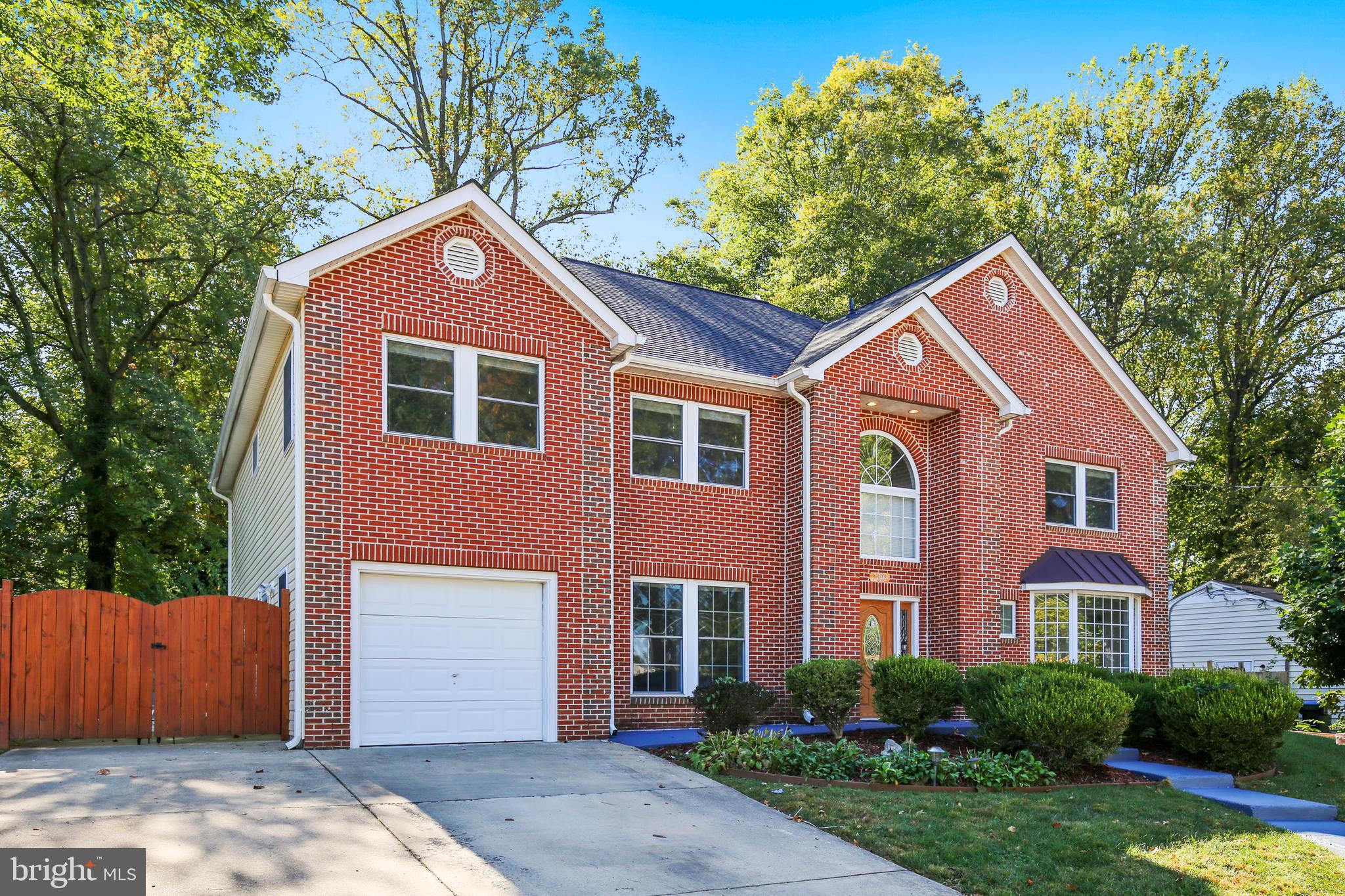 7202 Halifax Place Springfield, VA 22150 - Photo 3 of 27 Beautiful Landscaping