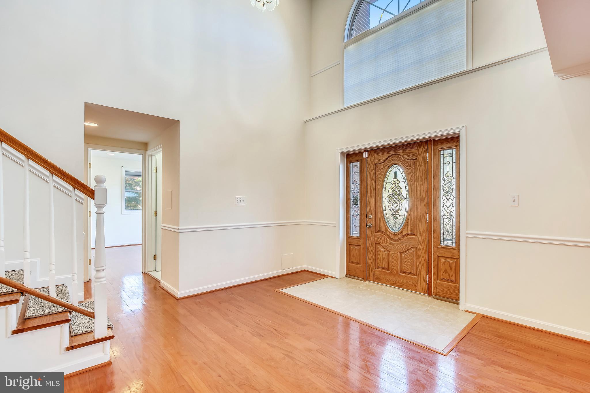 7202 Halifax Place Springfield, VA 22150 - Photo 4 of 27 Foyer
