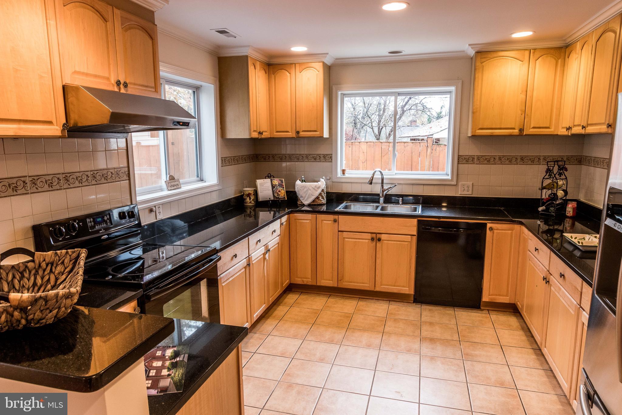 7202 Halifax Place Springfield, VA 22150 - Photo 10 of 27 Gallery Image 10