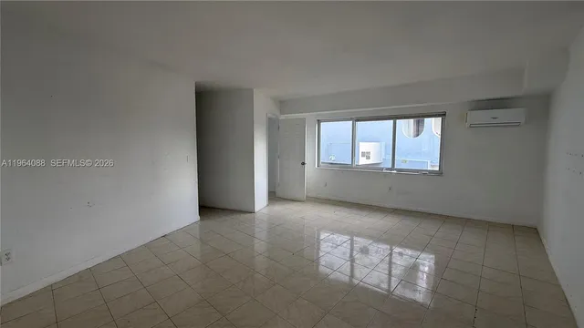 $1,700 | 7271 Gary Avenue, Unit 25, Miami Beach, FL 33141