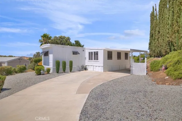 a view of a house with backyard and porch