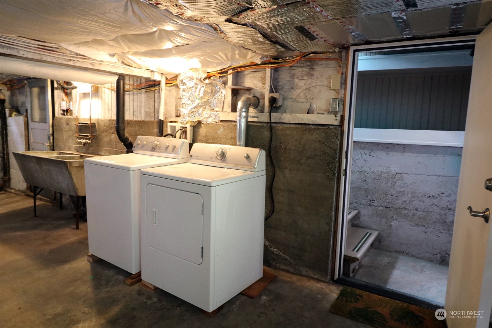 1908 4th Street Bremerton, WA 98337 - Photo 33 of 34 a utility room with dryer and washer