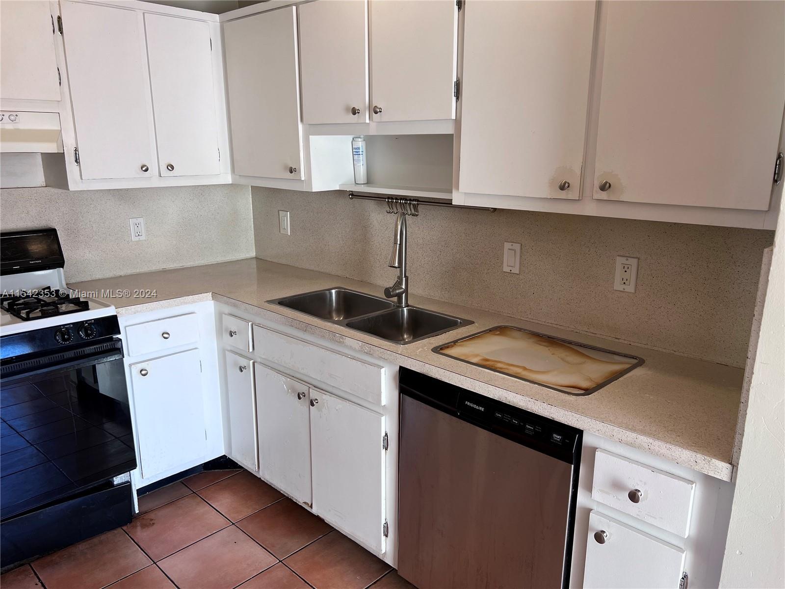 11353 Southwest 109th Road, Unit 55Z Miami, FL 33176 - Photo 22 of 82 a kitchen with granite countertop white cabinets and white appliances