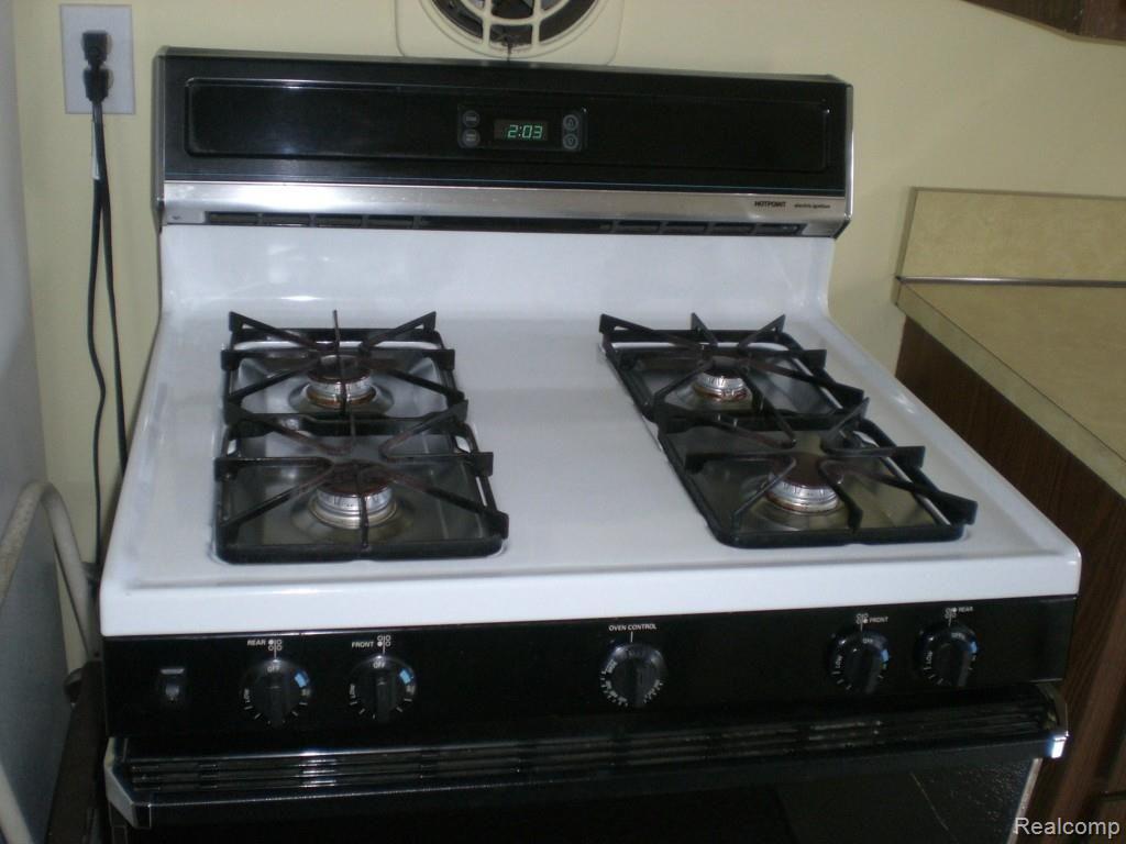 3147 Pearl Avenue Warren, MI 48091 - Photo 13 of 21 CIMG4696.jpg