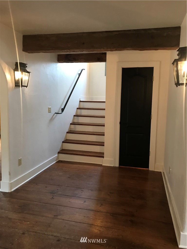 1569 North Fork Road Chehalis, WA 98532 - Photo 10 of 20 a view of entryway with wooden floor
