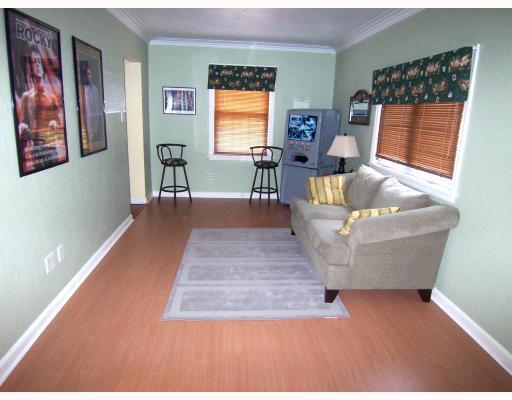 4729 Curry Road Whitehall, PA 15236 - Photo 6 of 16 Den/Family/Great Room.