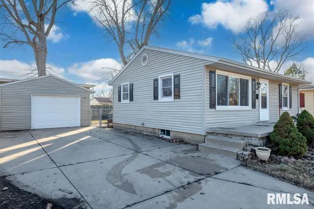 $110,000 | 1006 Cambridge Court, Pekin, IL 61554