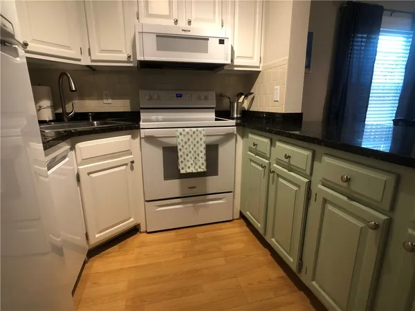 $1,900 | 130 Purgatory Road, Unit 4, Middletown, RI 02842