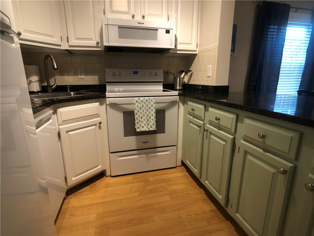 130 Purgatory Road, Unit 4 Middletown, RI 02842 - Photo 4 of 8