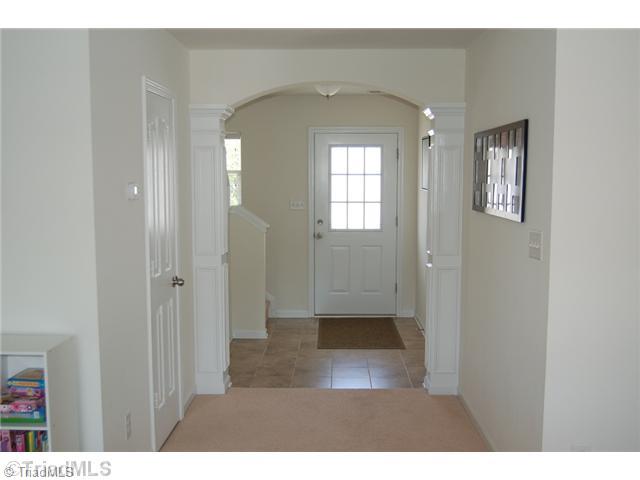 865 Hedgepath Terrace High Point, NC 27265 - Photo 2 of 10 Entry.