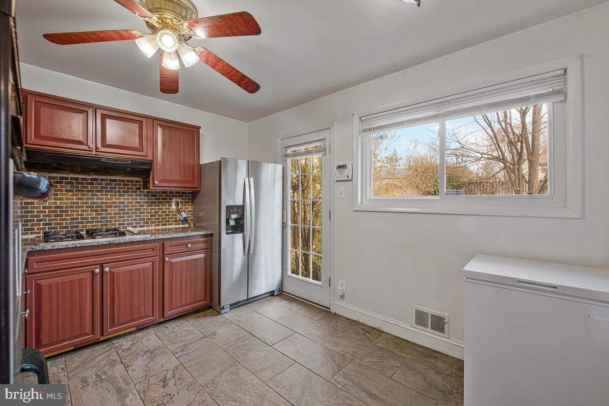 1310 Asheville Road District Heights, MD 20747 - Photo 21 of 38 Kitchen